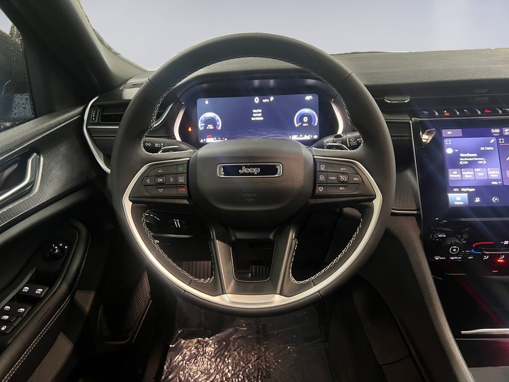 New 2025 Jeep Grand Cherokee Laredo w/ Trailer Tow Package image 15