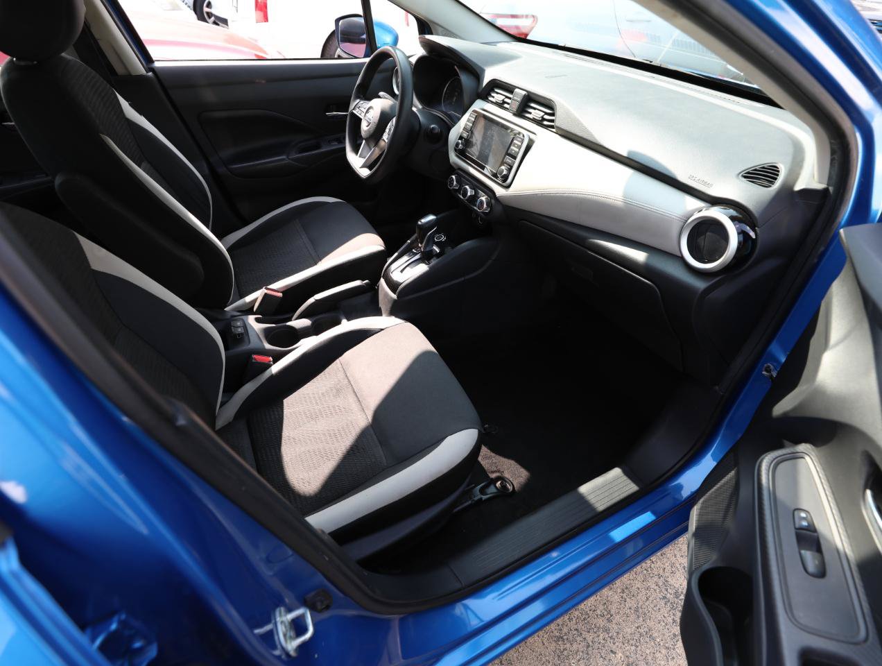 Used 2020 Nissan Versa SV FWD image 8