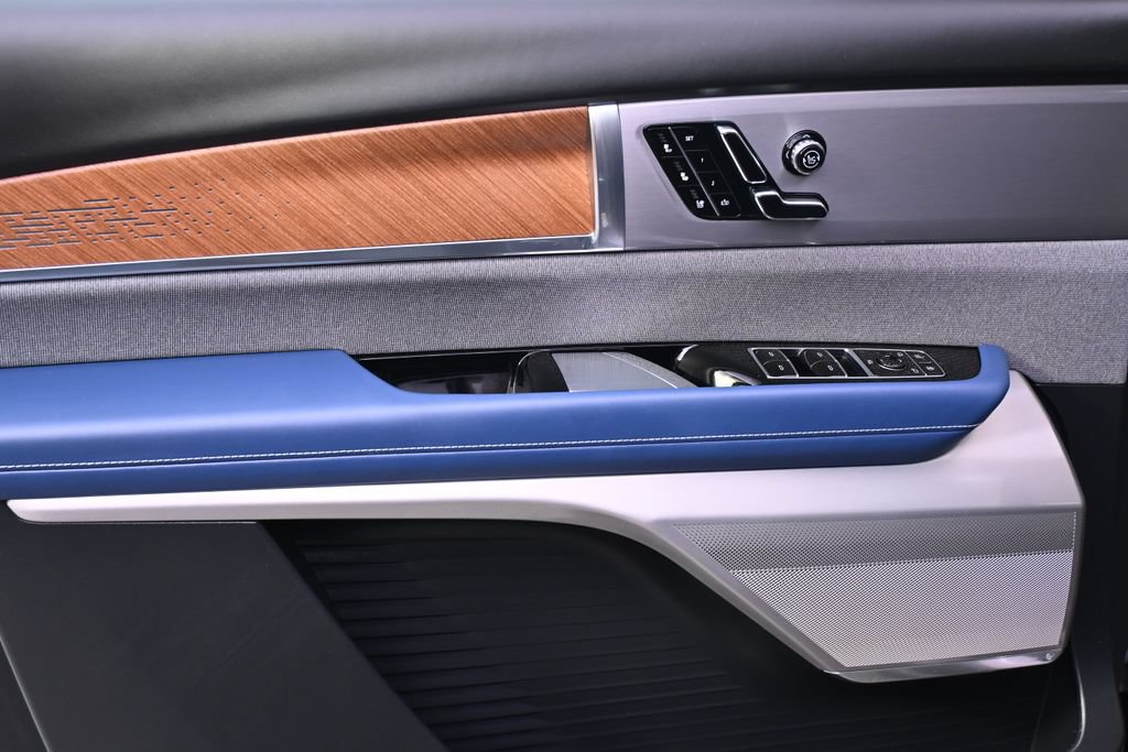 New 2026 Cadillac Vistiq Premium Luxury w/ LPO, Floor Liner Package AWD/4WD image 23