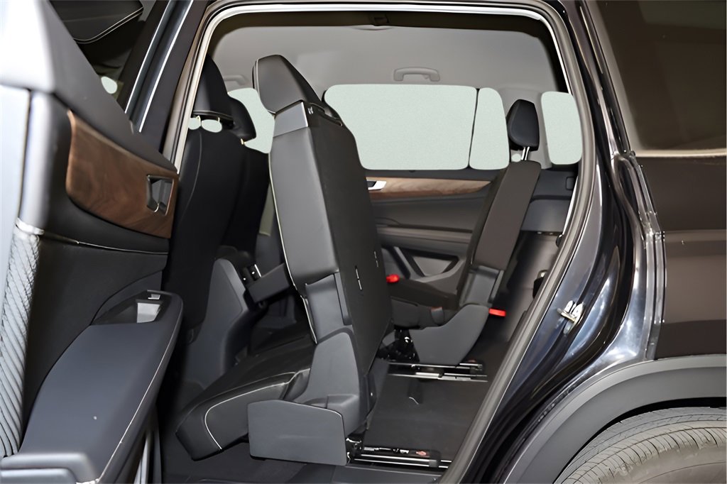 Used 2025 Volkswagen Atlas SE image 22