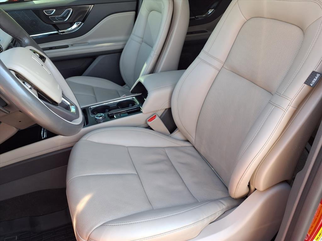 Used 2022 Lincoln Corsair AWD w/ Premium Package image 3