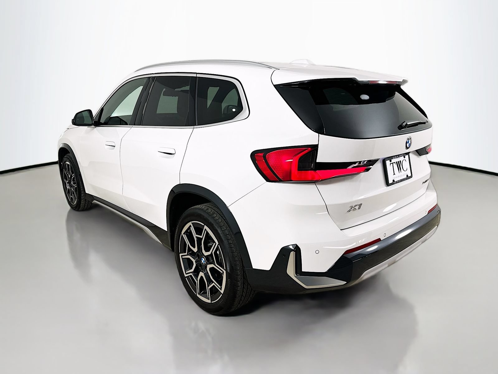 Used 2025 BMW X1 xDrive28i AWD/4WD image 7