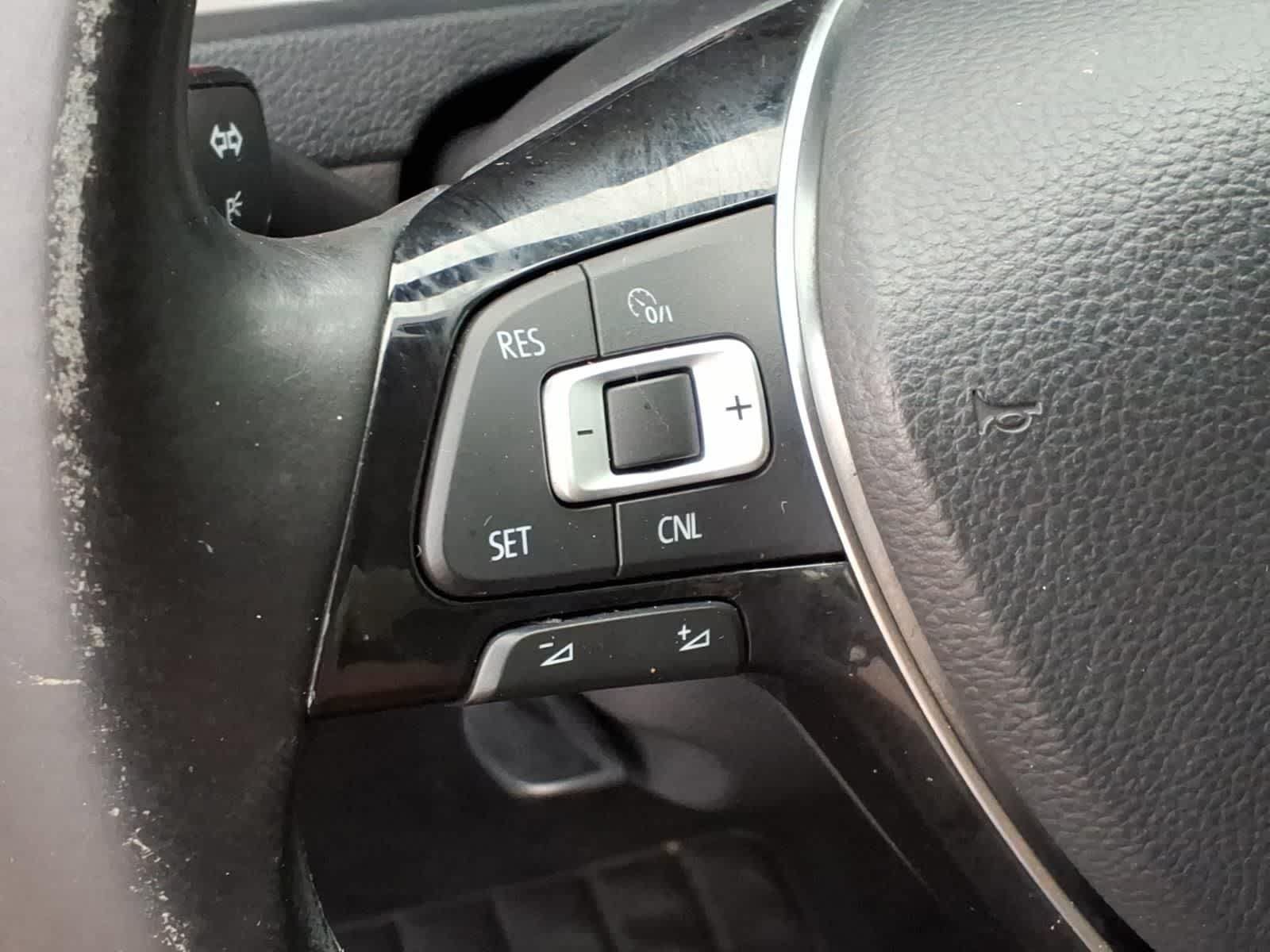 Used 2015 Volkswagen Golf S FWD image 19