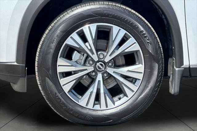 Used 2023 Nissan Rogue SV image 25