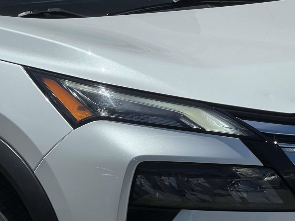 Used 2024 Nissan Rogue SV AWD/4WD image 8