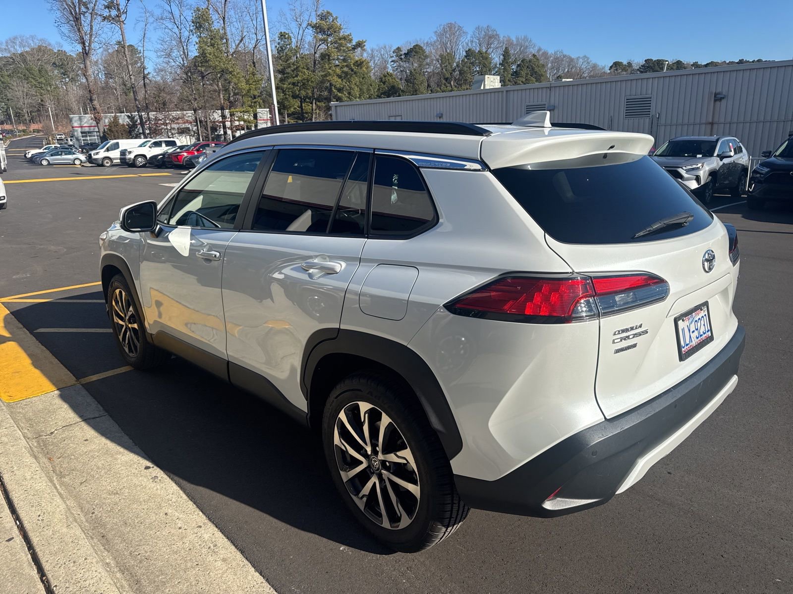 Used 2022 Toyota Corolla Cross XLE image 5