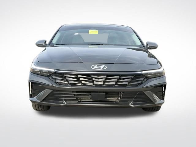 Used 2025 Hyundai Elantra Limited w/ Cargo Package image 29