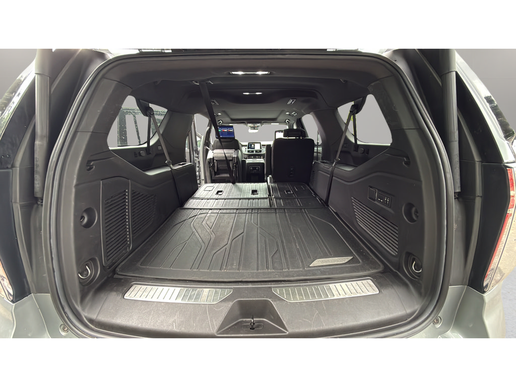 Used 2023 Chevrolet Suburban High Country w/ Premium Package 2 AWD/4WD image 28