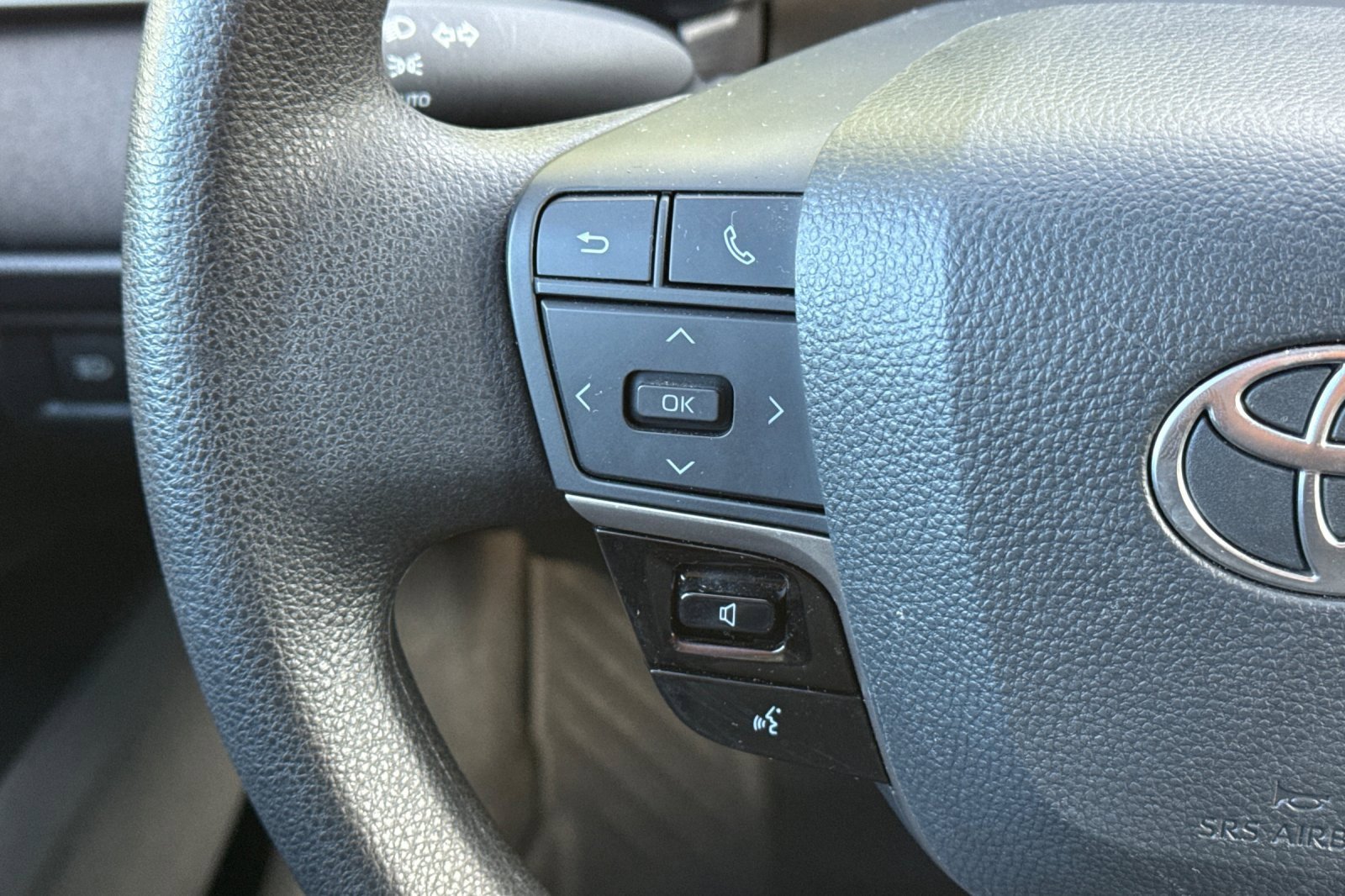 Used 2025 Toyota Camry LE image 28