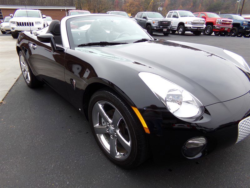 Used 2007 Pontiac Solstice Convertible w/ Premium Package image 2