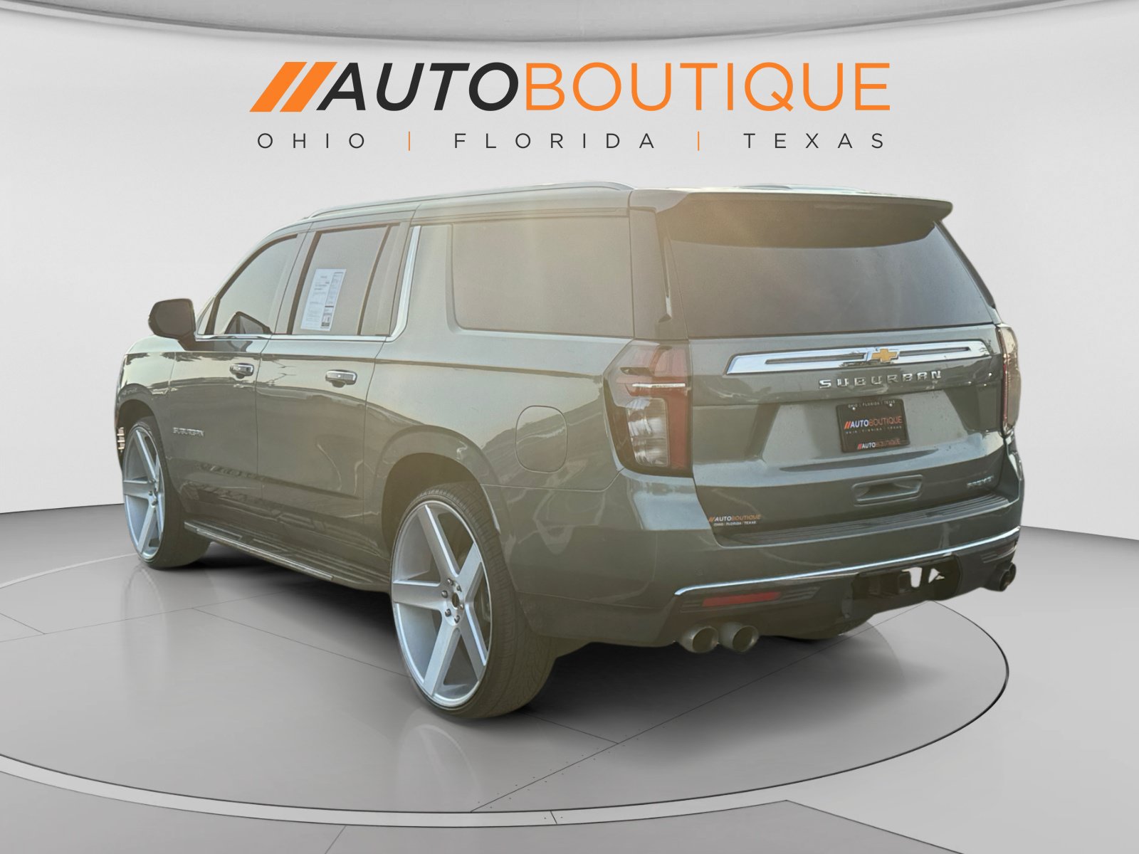 Used 2023 Chevrolet Suburban Premier AWD/4WD image 3