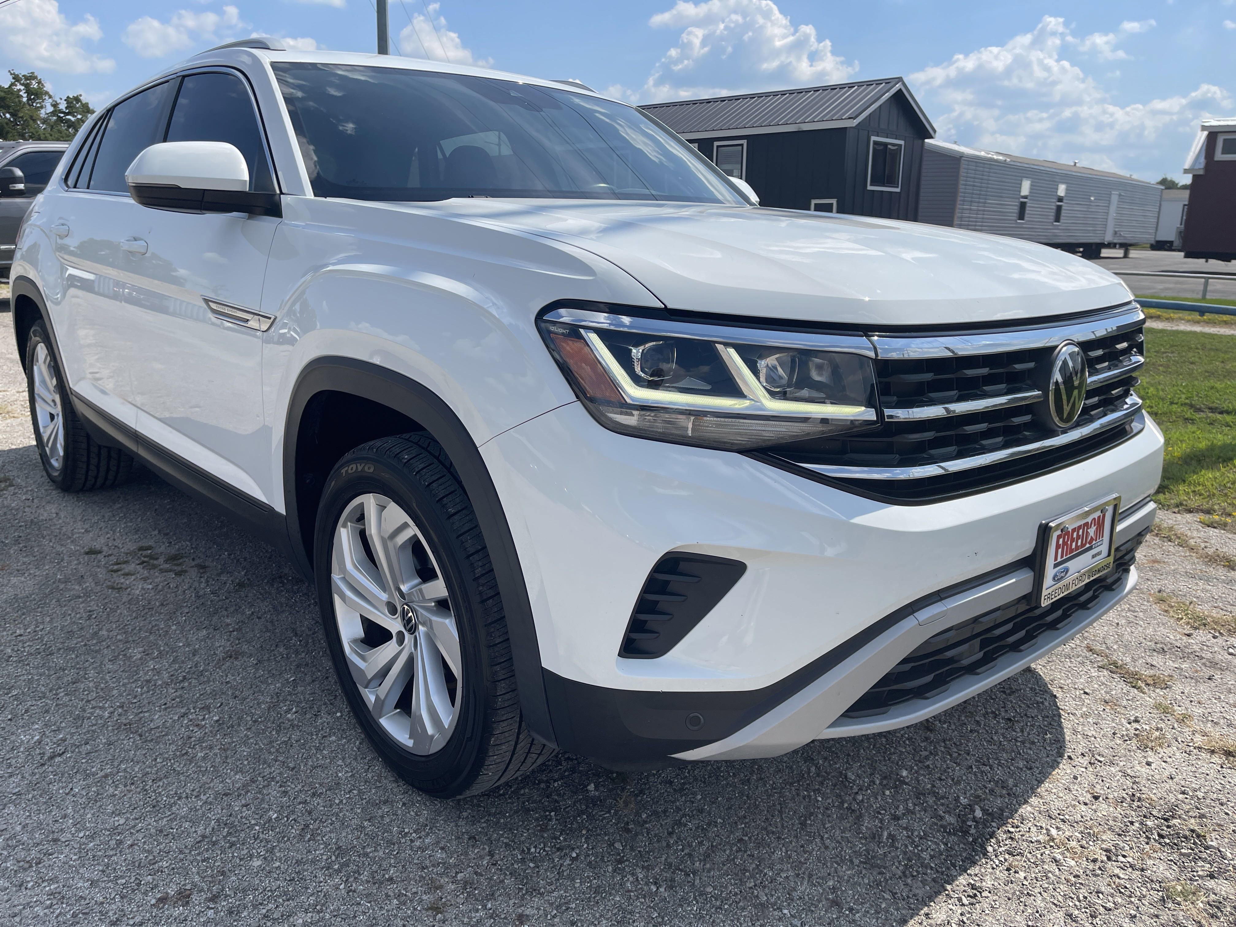 Used 2020 Volkswagen Atlas Cross Sport SEL image 2