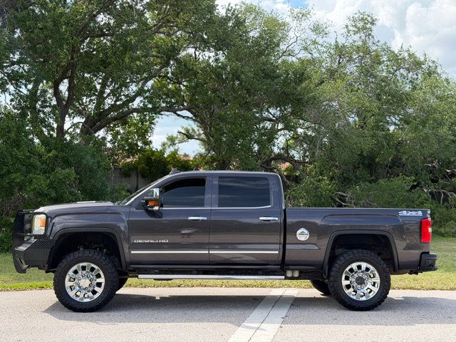 Used 2015 GMC Sierra 2500 Denali w/ Duramax Plus Package AWD/4WD image 2