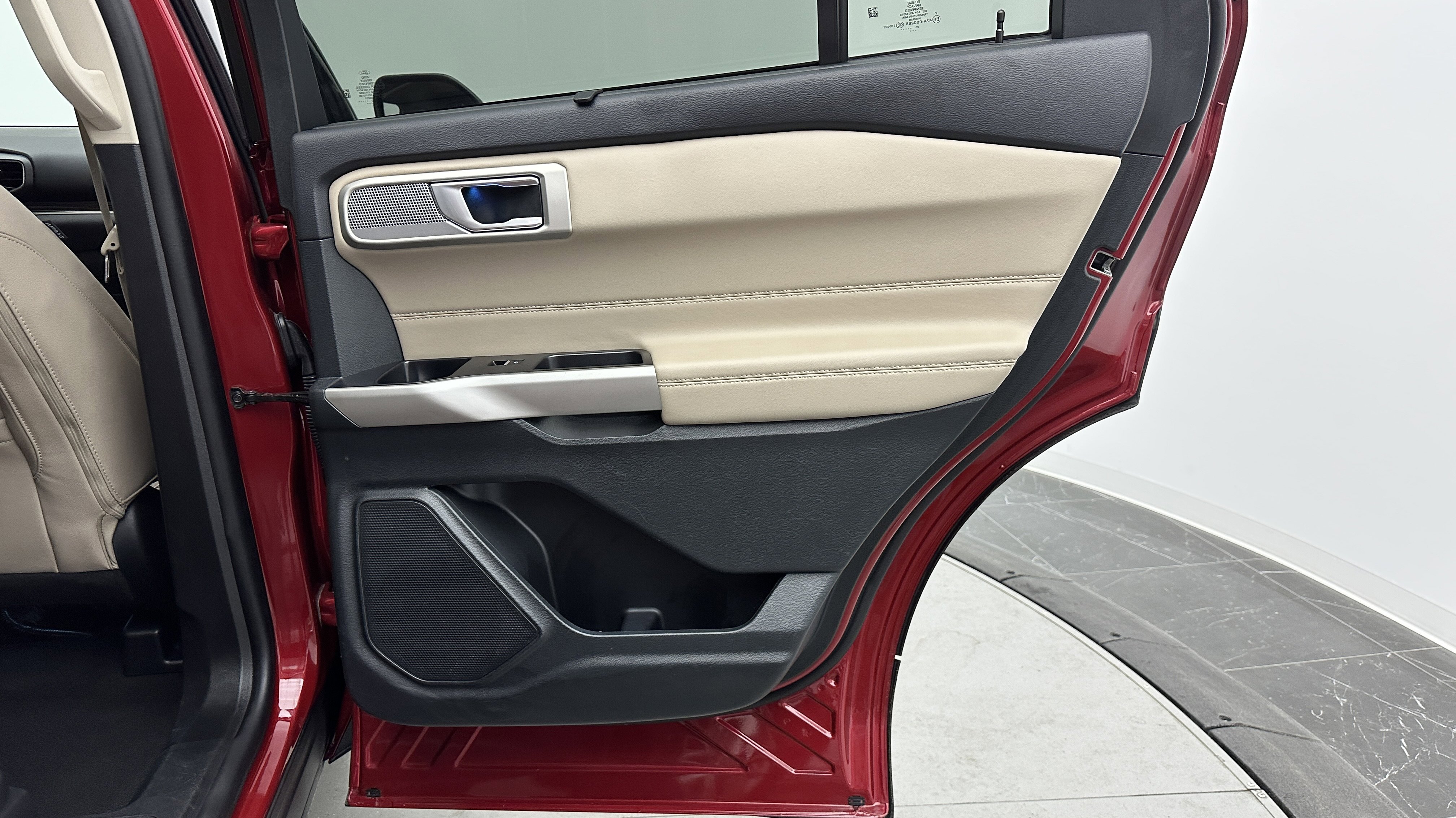 Used 2023 Ford Explorer Limited image 35