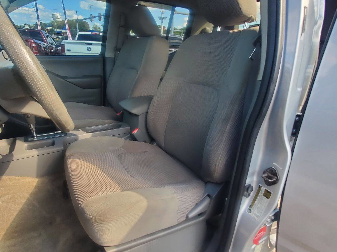 Used 2015 Nissan Frontier S image 5