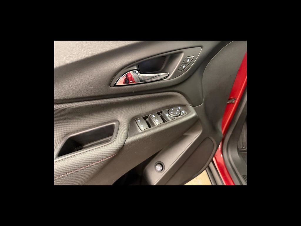 Used 2022 Chevrolet Equinox RS w/ Infotainment Package image 12