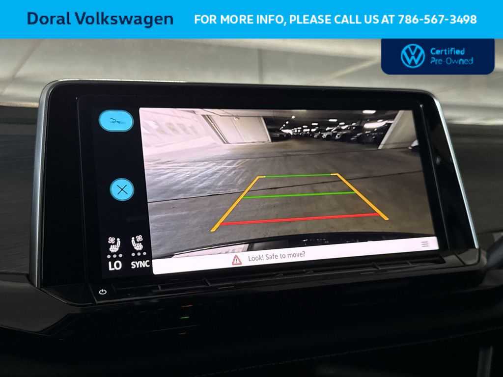 Certified 2024 Volkswagen Atlas Cross Sport SE FWD image 19