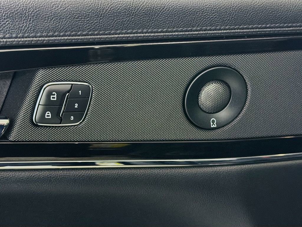 Used 2021 Lincoln Nautilus Reserve w/ Equipment Group 201A image 23