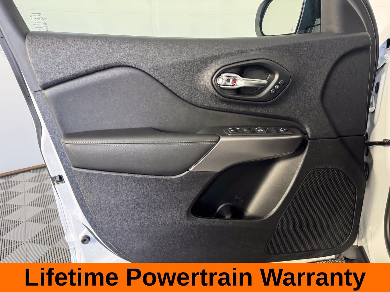 Used 2022 Jeep Cherokee Limited w/ Mopar Interior Package AWD/4WD image 11