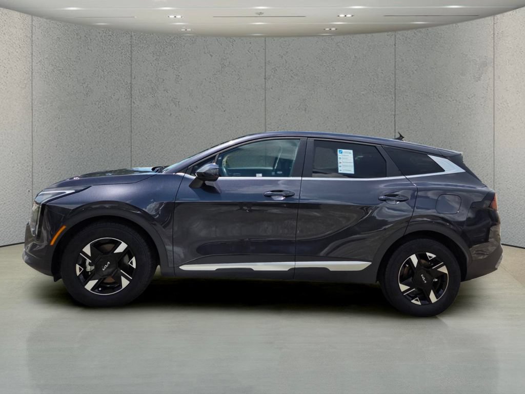 Used 2026 Kia Sportage LX FWD image 2