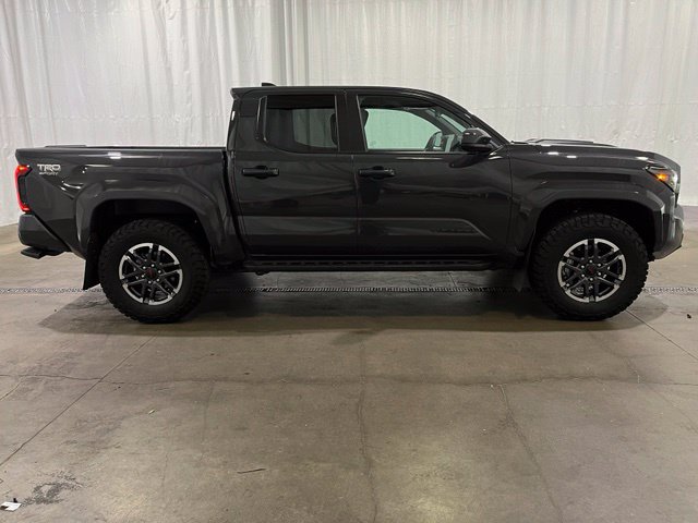Used 2025 Toyota Tacoma TRD Sport AWD/4WD image 3