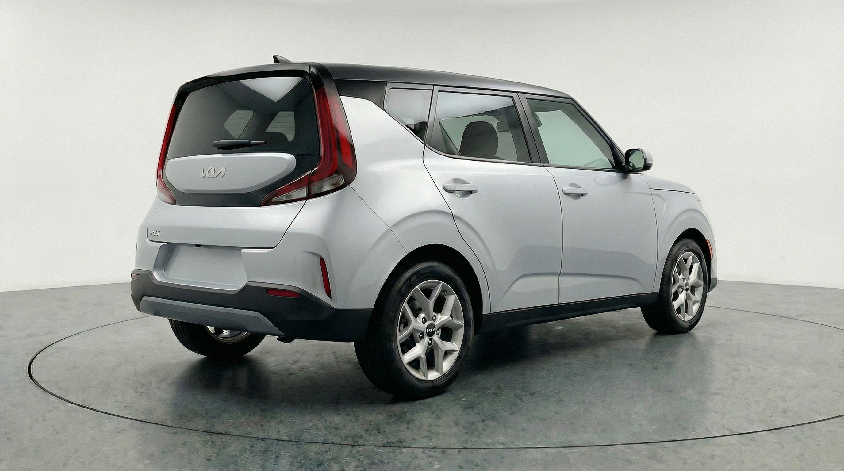 Used 2025 Kia Soul LX w/ LX Technology Package FWD image 9