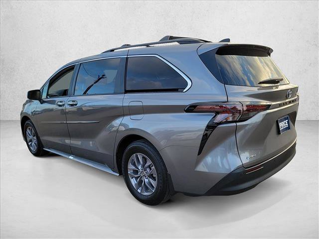 Used 2026 Toyota Sienna XLE FWD image 7