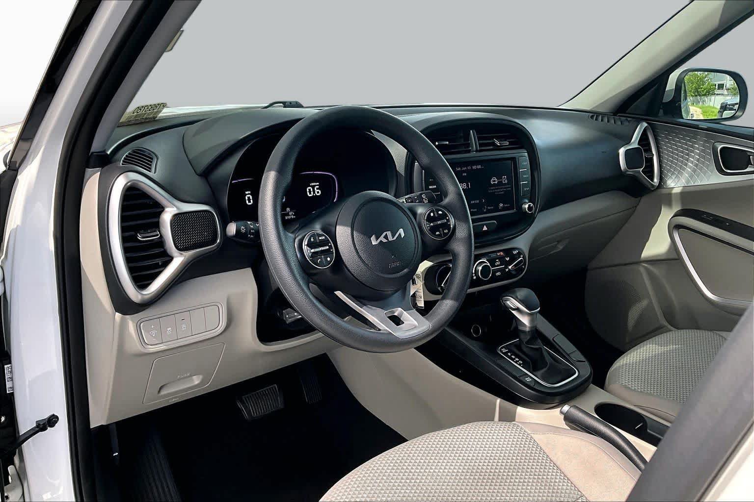Used 2023 Kia Soul LX w/ Option Group 015 FWD image 17