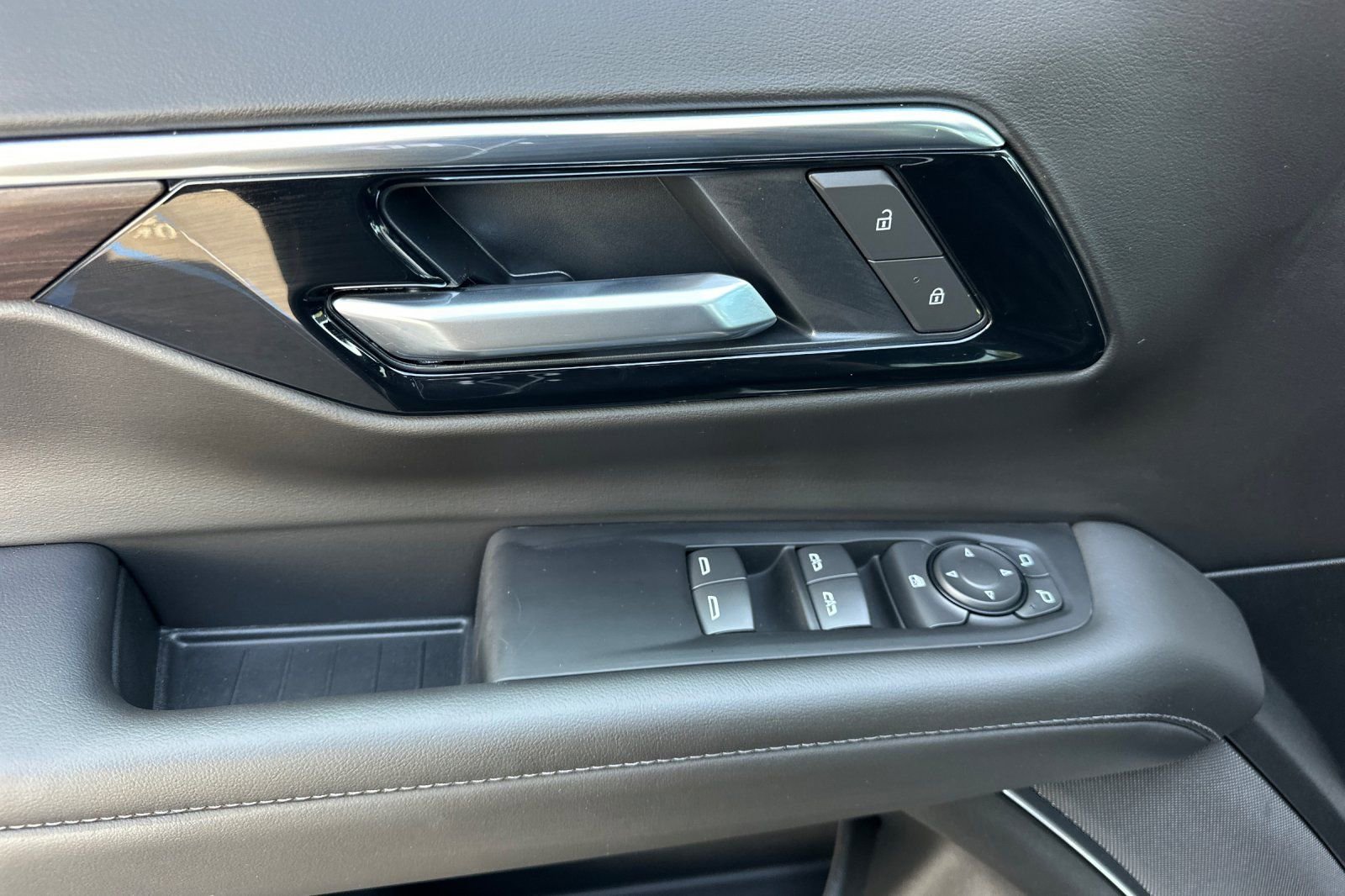 New 2026 Chevrolet Suburban LS w/ LPO, Dark Essentials Package image 11