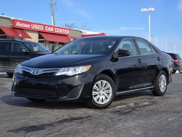 Used 2014 Toyota Camry L image 2