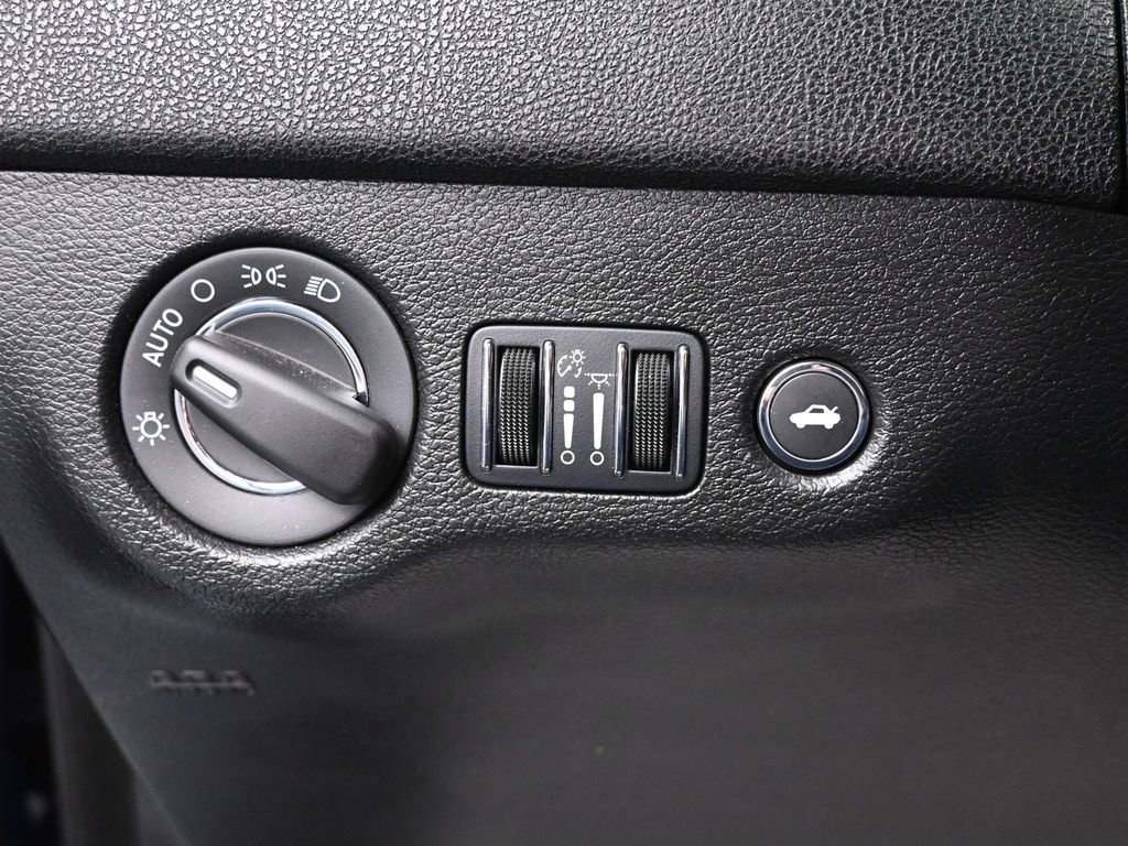 Used 2023 Chrysler 300 Touring w/ Sport Appearance Package image 20