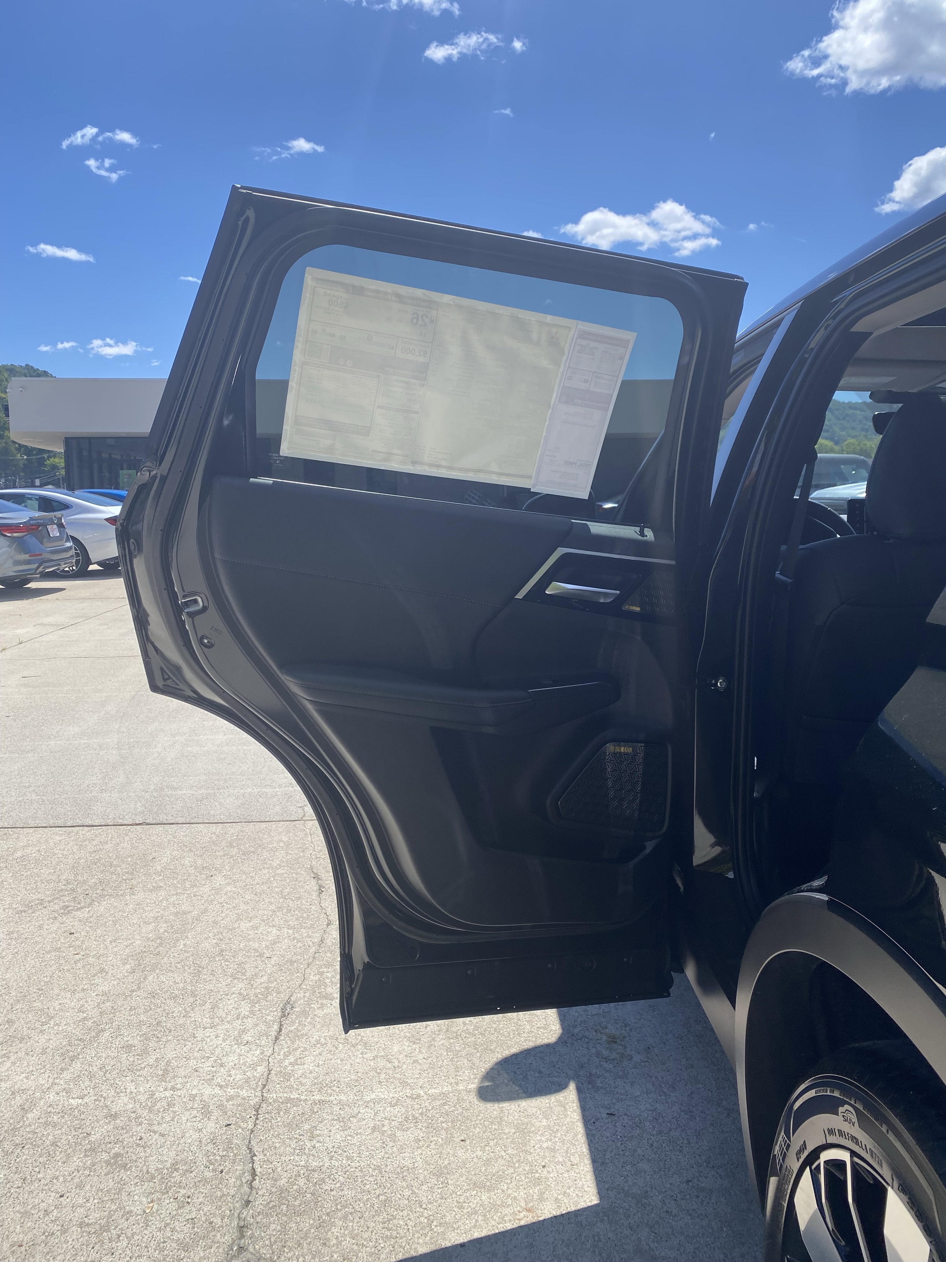 New 2025 Mitsubishi Outlander SE image 18