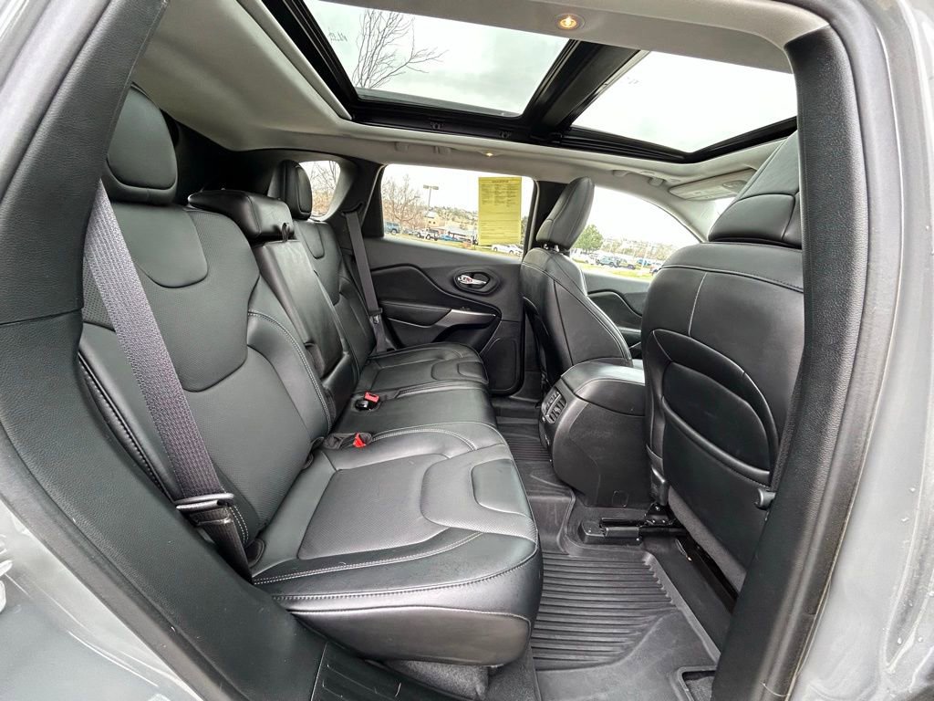 Used 2022 Jeep Cherokee Latitude Lux w/ Sun & Sound Group AWD/4WD image 31