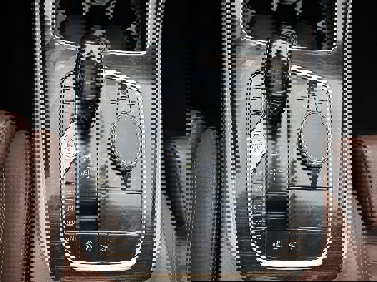 Used 2020 BMW X5 M50i w/ Premium Package image 26