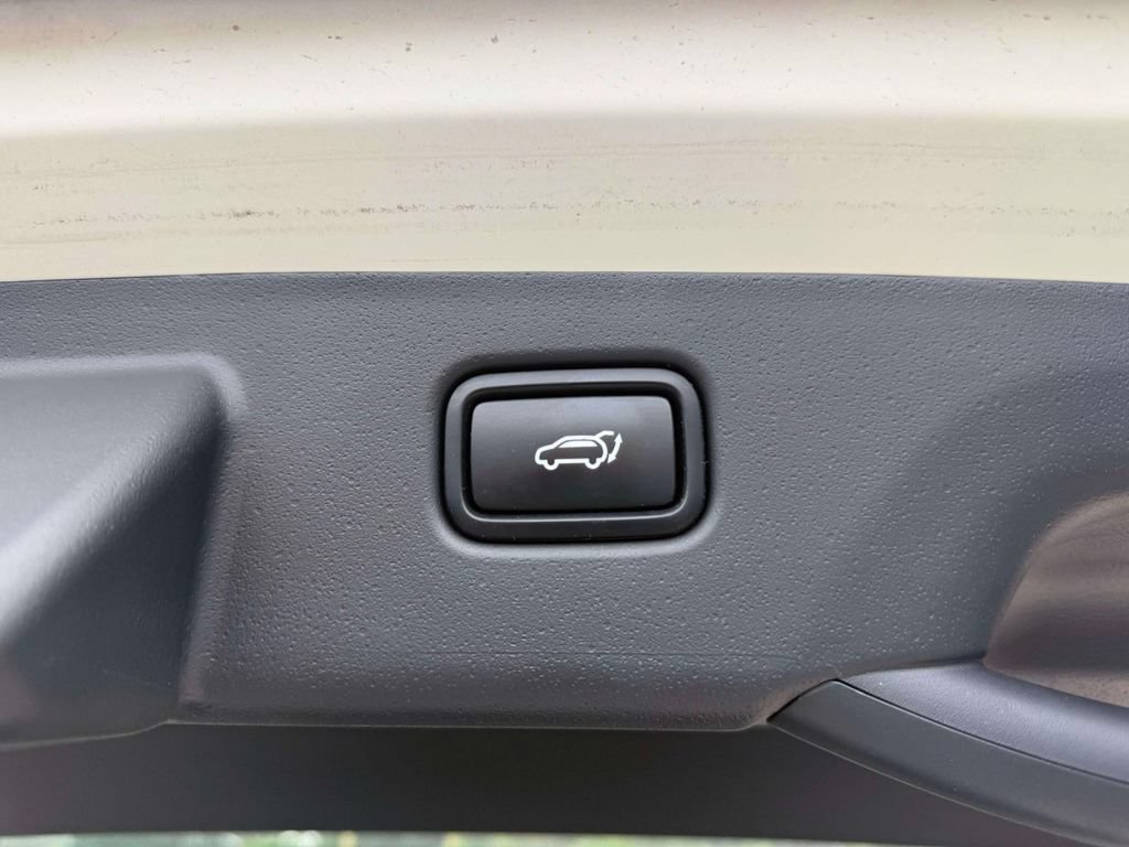 Used 2023 Kia Niro SX Touring FWD image 11