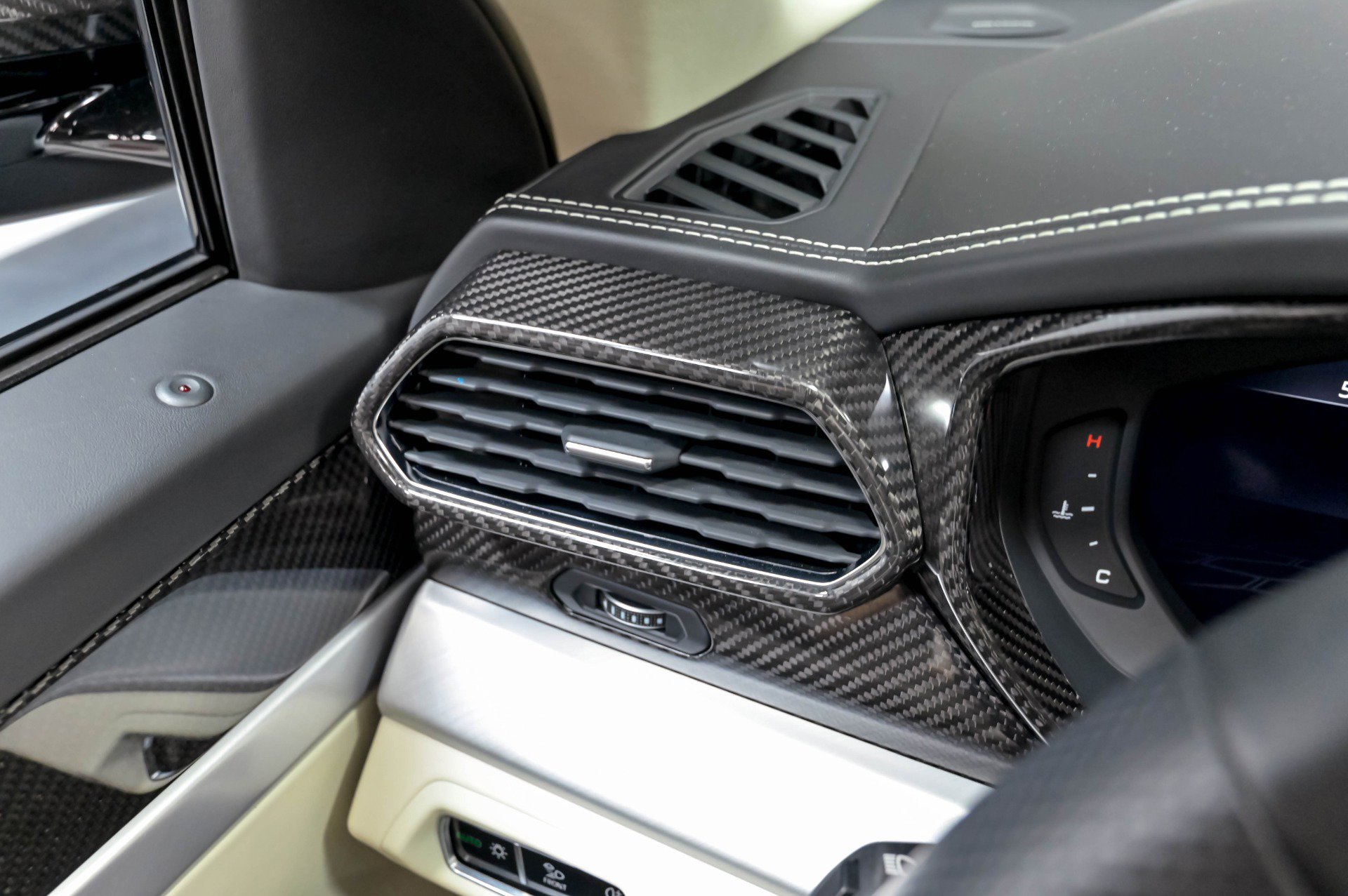 Used 2020 Lamborghini Urus AWD/4WD image 77