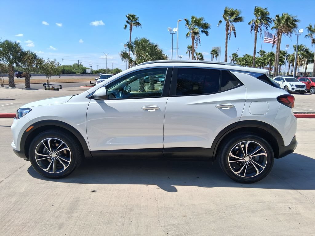 Used 2023 Buick Encore GX Select w/ Safety Package II FWD image 3