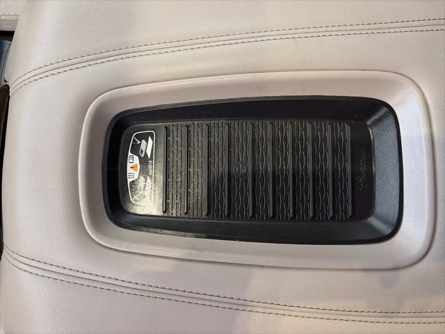 Used 2019 Cadillac Escalade Luxury w/ LPO, Radiant Package image 28