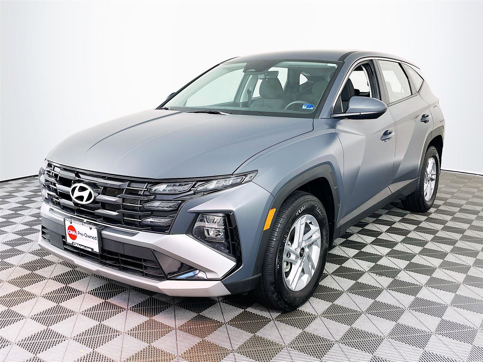 Certified 2025 Hyundai Tucson SE image 3