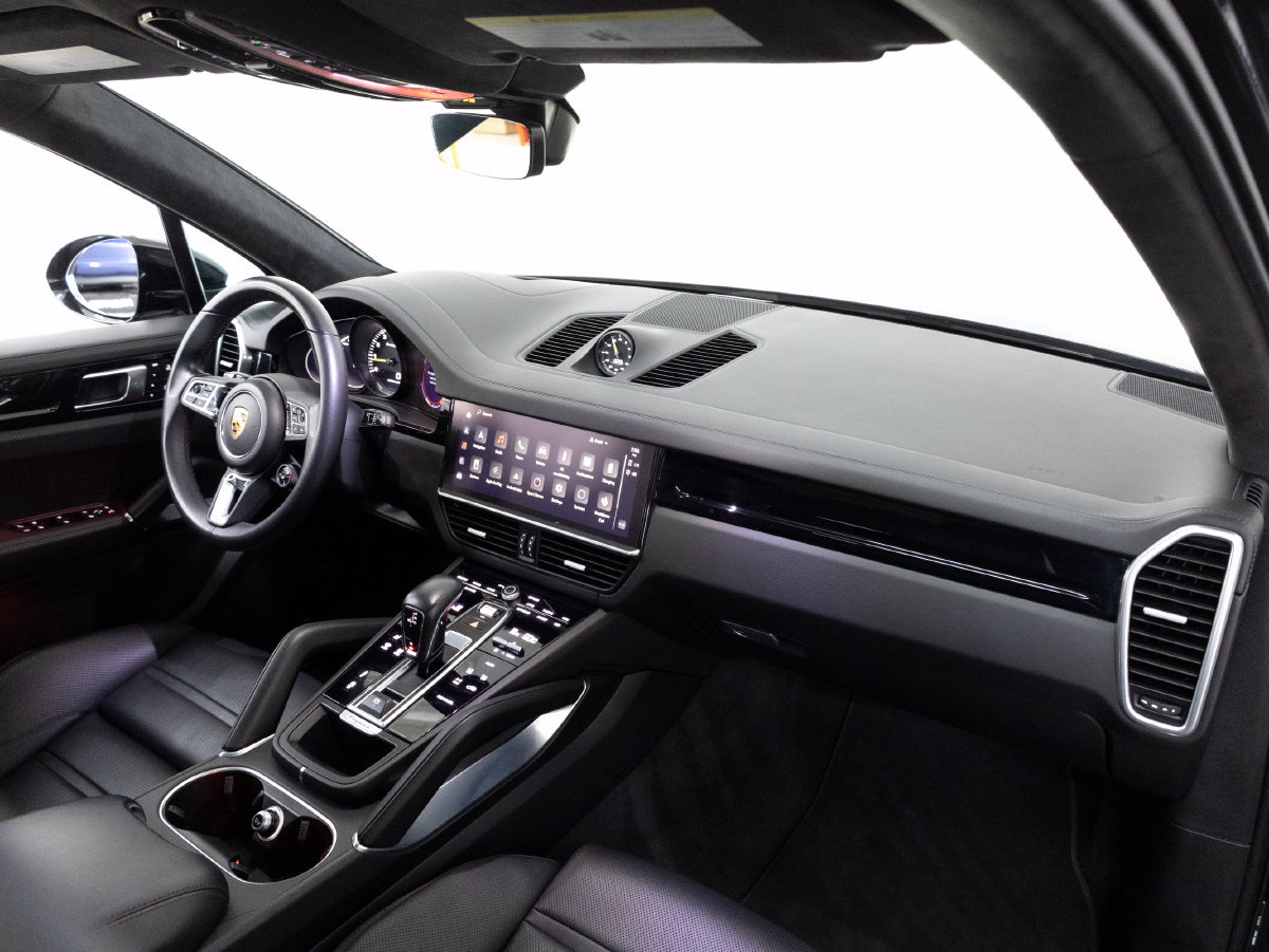 Certified 2023 Porsche Cayenne Turbo S AWD/4WD image 37
