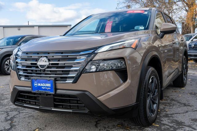 Certified 2025 Nissan Rogue SV image 2