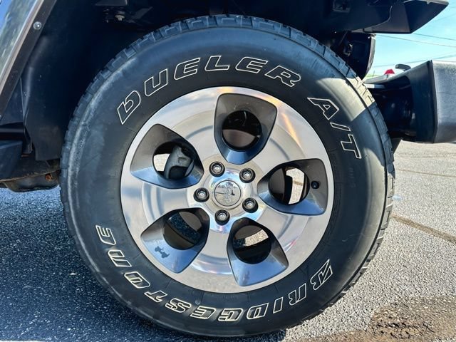 Used 2017 Jeep Wrangler Unlimited Sahara AWD/4WD image 11