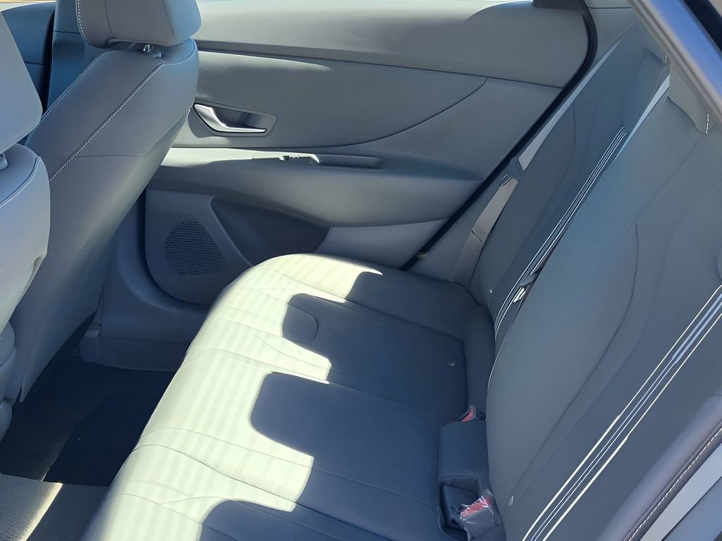 Used 2023 Hyundai Elantra SEL w/ Convenience Package image 25