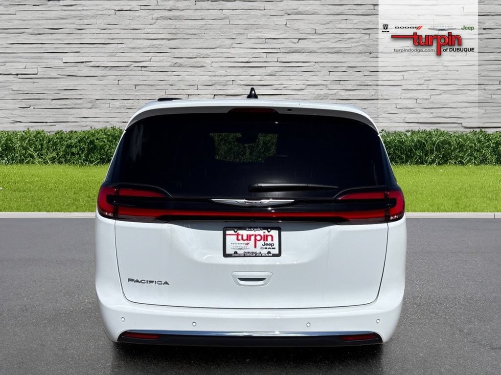 New 2025 Chrysler Pacifica Select FWD image 4