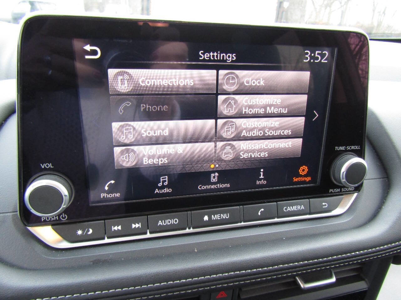 Used 2025 Nissan Rogue SV image 15