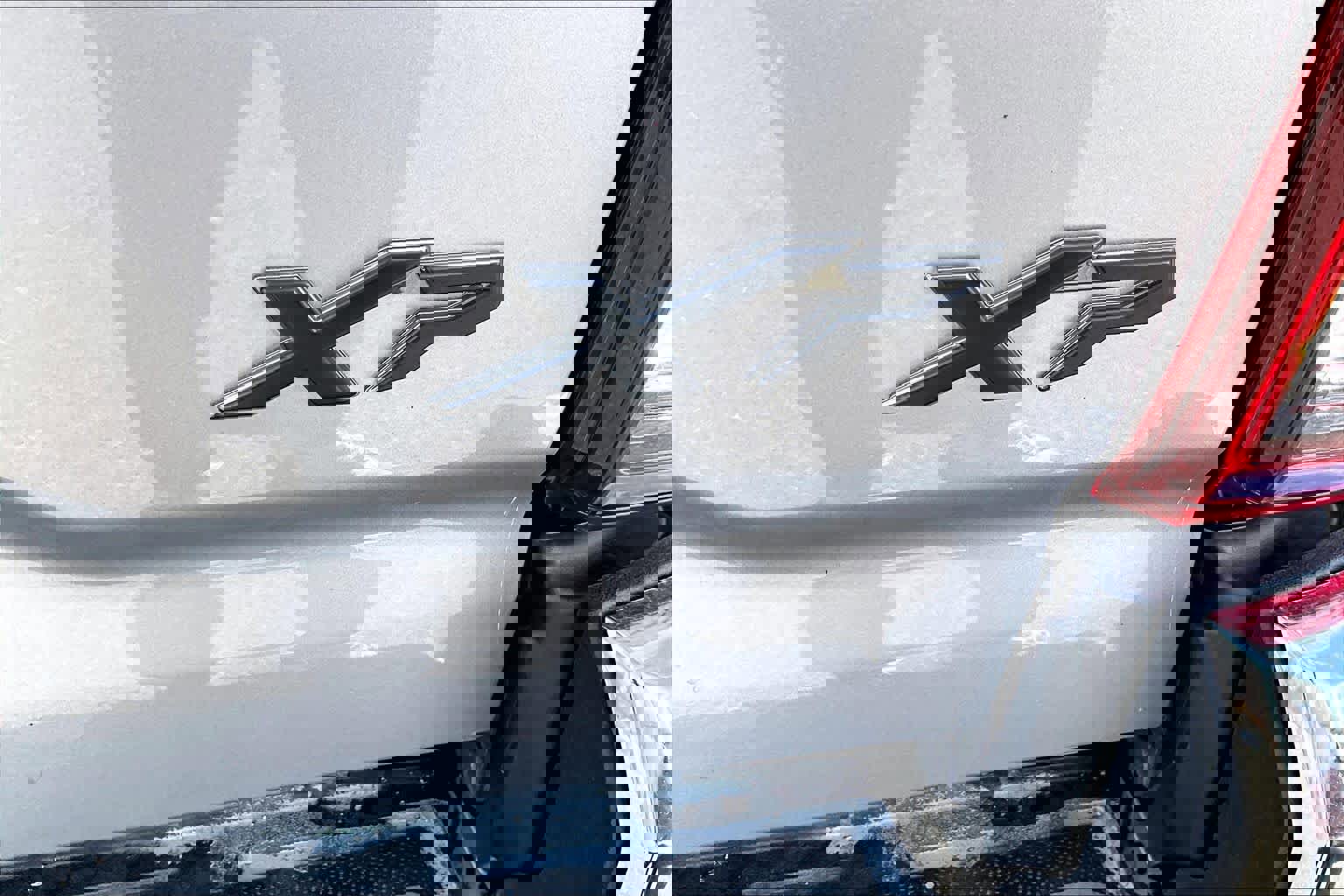 Used 2018 Toyota Tacoma SR5 w/ SR5 Appearance Package (SM) image 10