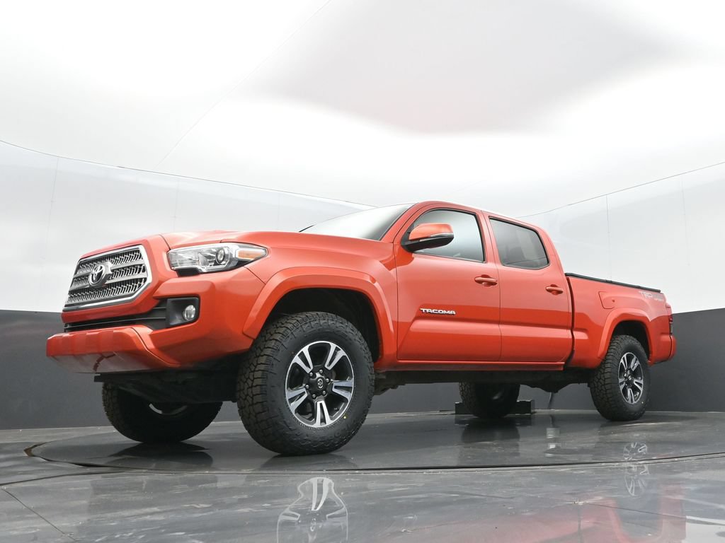 Used 2016 Toyota Tacoma TRD Sport w/ Towing Package AWD/4WD image 13