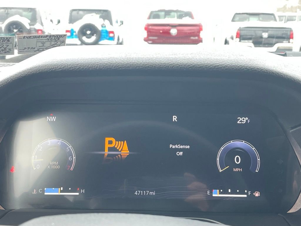 Used 2023 Jeep Grand Cherokee L Laredo image 42