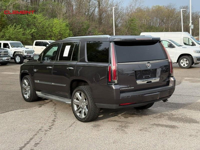 Used 2015 Cadillac Escalade Luxury image 3