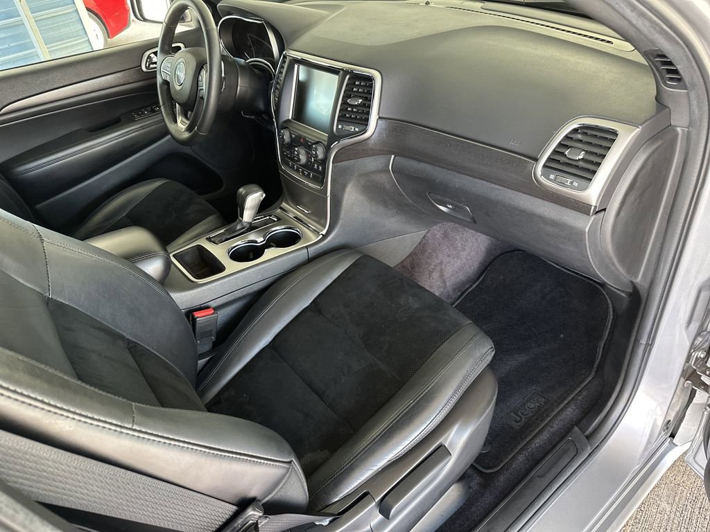 Used 2017 Jeep Grand Cherokee Altitude image 36